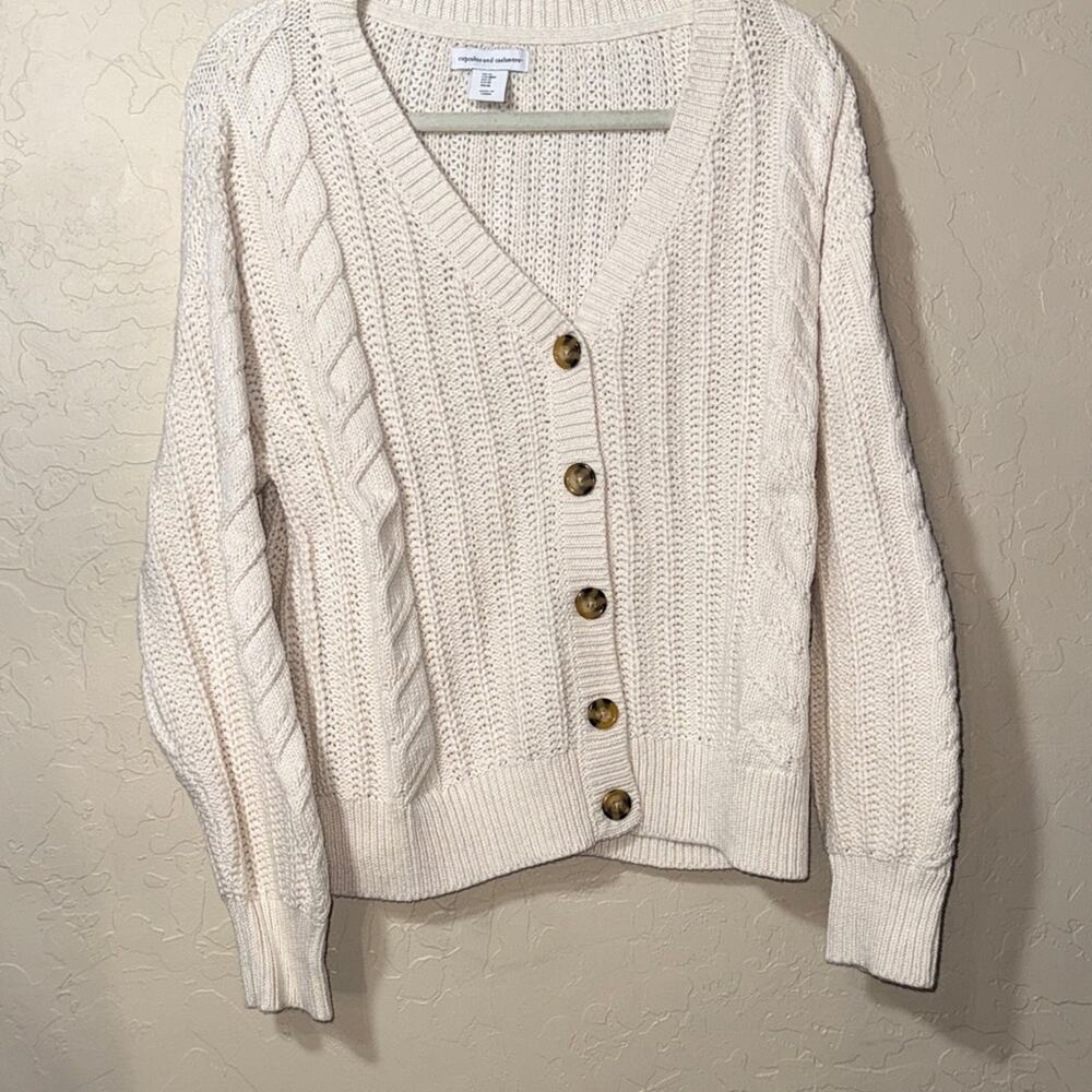 Cupcakes and Cashmere women’s cable knit cardigan cream tortoises shell buttons